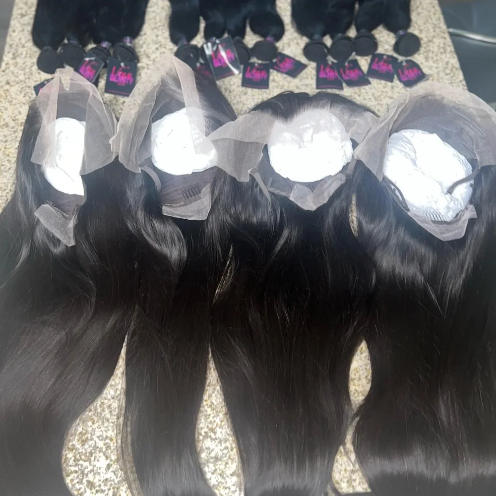 Silky Black luxurious wigs - Picture 1 of 5